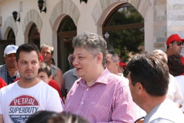 Brăiloiu şi aproape 284 de angajaţi ai Primăriei şi voluntari au făcut curăţenie în Eforie